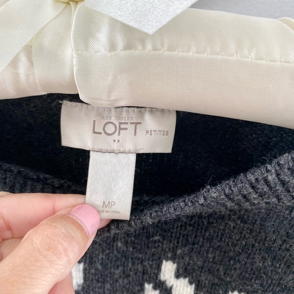 ๐ Loft sweater Medium Petite ๐ - Picture 4 of 5